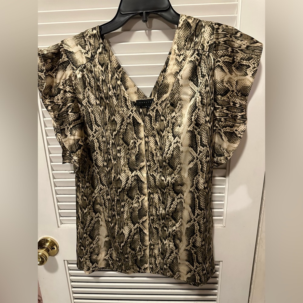 Nwt sanctuary top